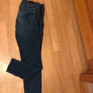 🔴 American Eagle stretchy jeans